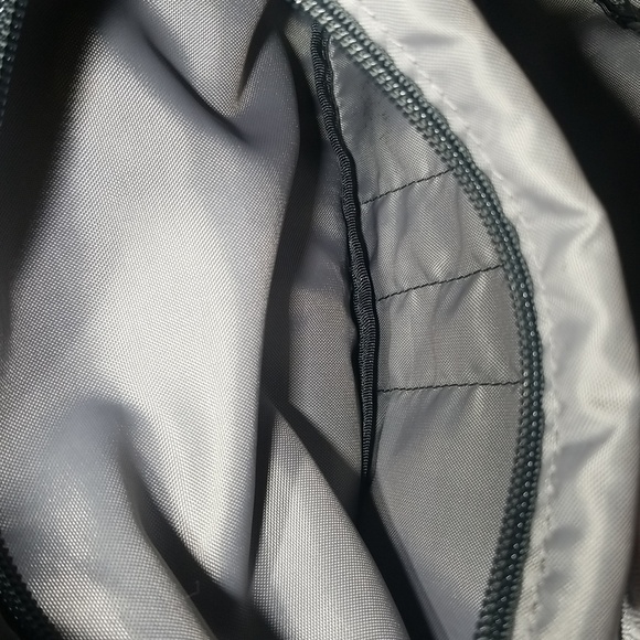 The north face Women's pivoter 22L backpack - Picture 10 of 14